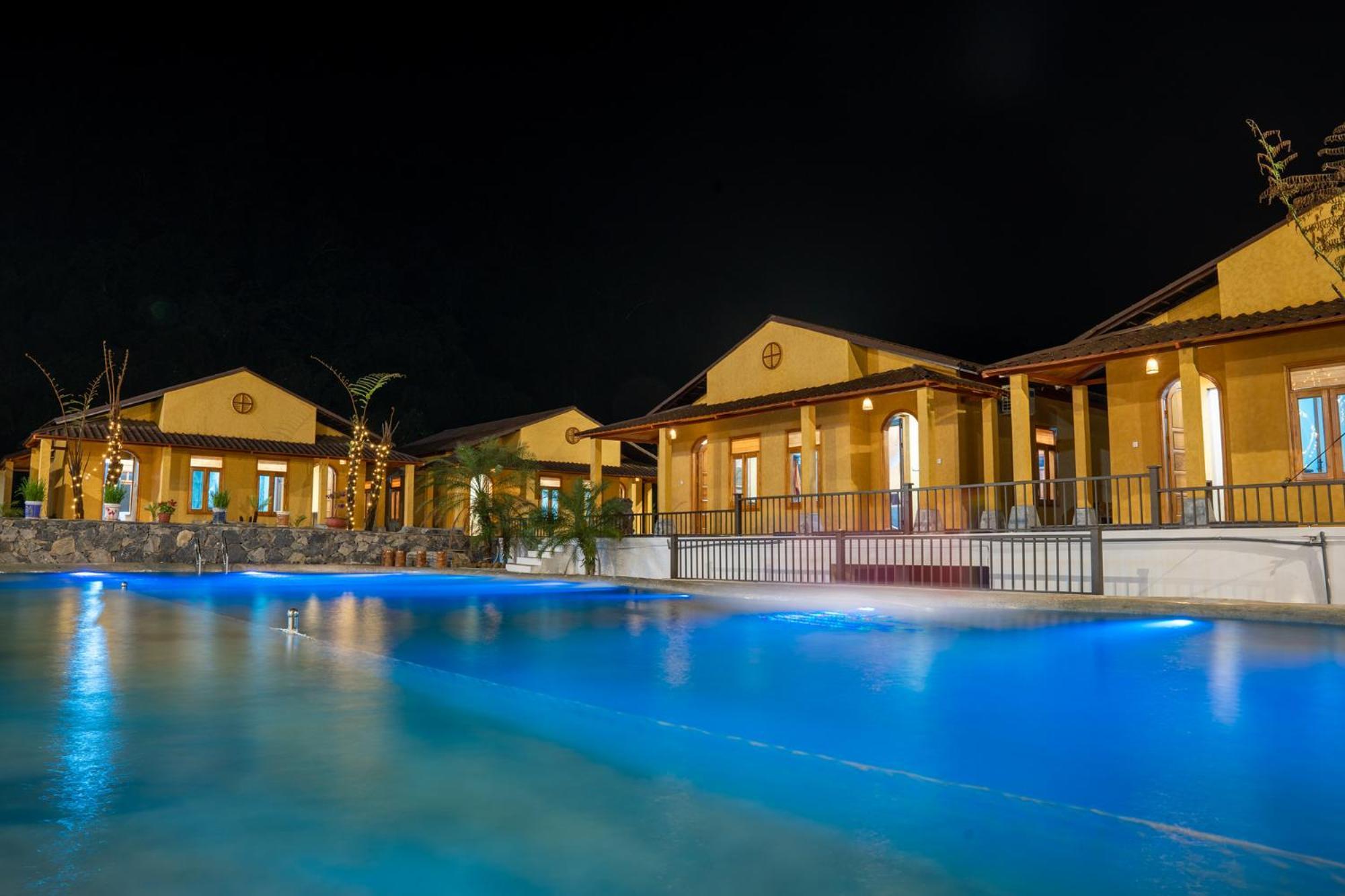 Sky Bay Lodge Ha Giang Exterior photo
